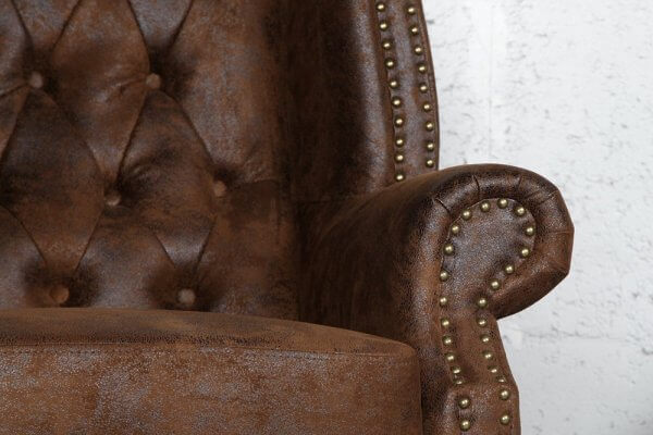 Der Man Cave – die ultimative Männerhöhle einrichten Chesterfield Ohrensessel detail