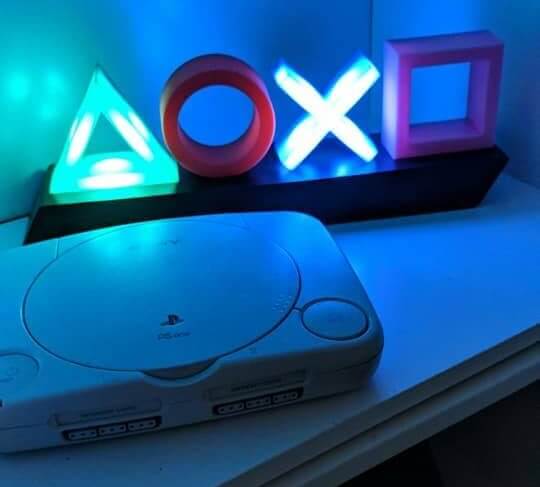 Anhang-Details Image filter Playstation-Icon-Lampe-Leuchtende-Playstation-Lampe-PSX-Lampe-Blinkende-Playstation-Lampe-Playstation-Zeichen-Tischlampe