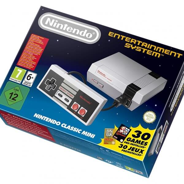 Die 4 besten Mini-Retro-Konsolen – 110% Liebe! www.was-maenner-wollen.de NES Nintendo Entertainment System Mini kaufen, Männergeschenk kaufen, Männerspielzeug kaufen, Männerspielzeug Definition Retro Konsolen Vergleich alle Retro Mini Konsolen im Vergleich Geschenke für Männer kaufen