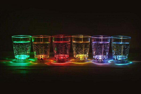 15 12 LED beleuchtete Schnapsgläser - Leuchtende Shotgläser im Set 2x6 Stück - Shot Becher - Tequila Gläser - Schnaps Becher - Stamperl - Pinneken - Pinnchen - Schott Glas - Gläser Set