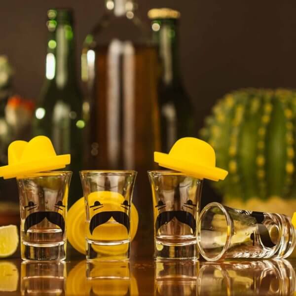 35 4 Tequila Shotgläser mit Sombrero - Schnapsgläser - Tequila Shot Glas - lustige Shotgläser - Shot Becher - Tequila Gläser - Schnaps Becher - Stamperl - Pinneken - Pinnchen - Schott Glas - Gläser Set